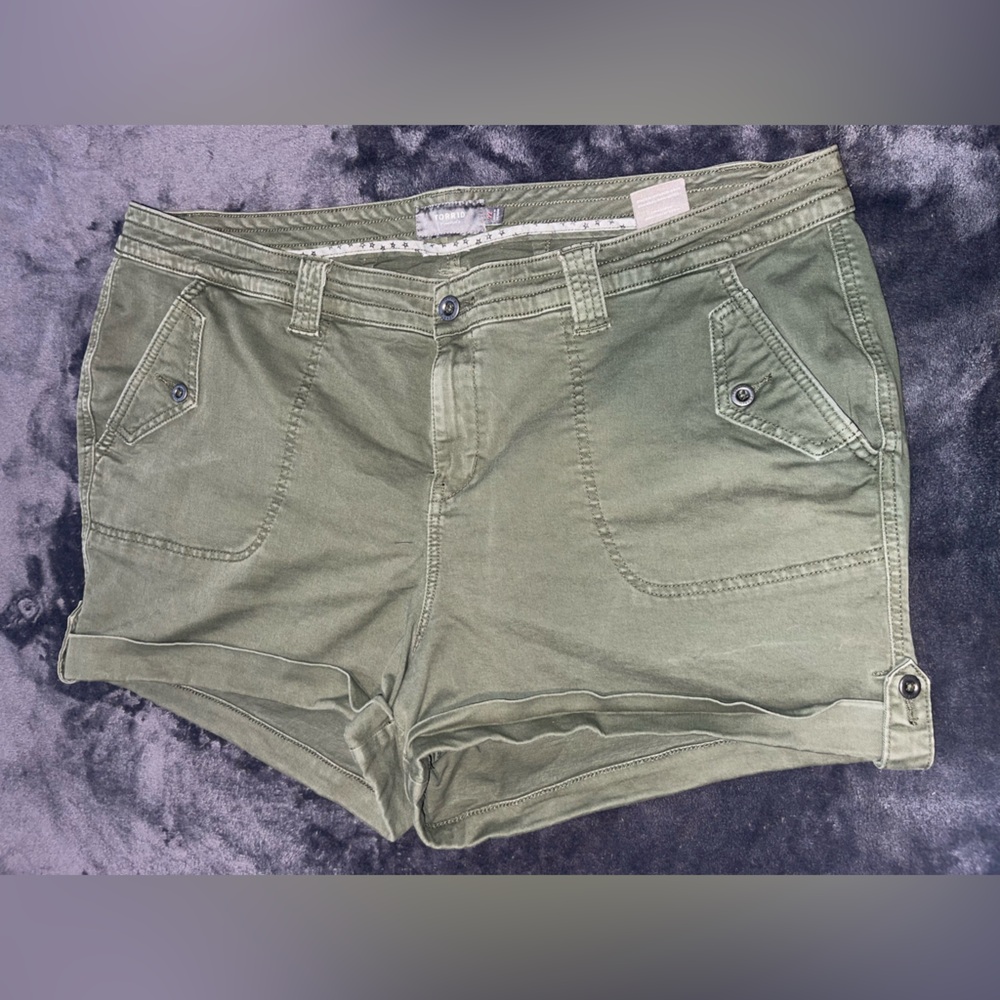 TORRID size 22 olive green shorts
